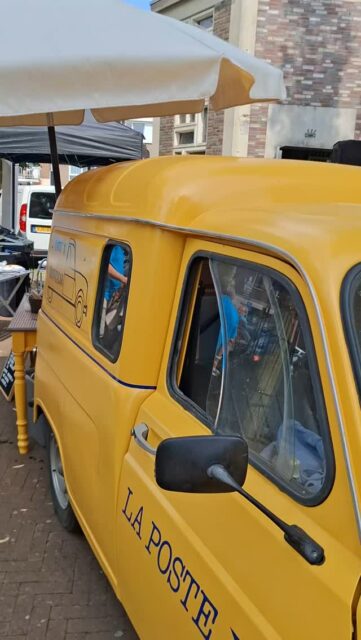 De zomertour van Nazareth was twee weken geleden officieel al begonnen, maar vanaf vandaag is Lotte's Coffeecar ook standaard van de partij☀️ Vandaag tot 16.00 op de Schaloenstraat, over twee weken op het Miradorpplein!
Komen jullie over twee weken ook gezellig genieten van de live muziek en lekker bakkie pleur?☕️💛